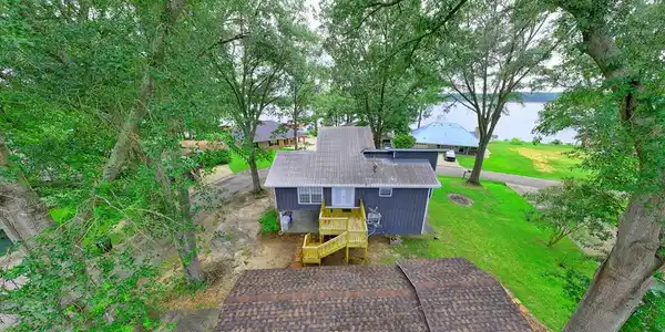 231 Lakeside Drive