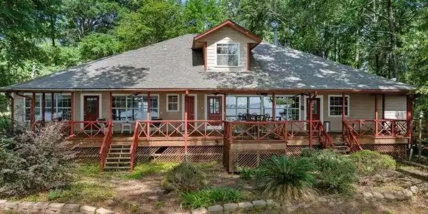 140 Eastwood Drive