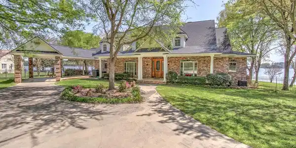 450 Shoreline Drive