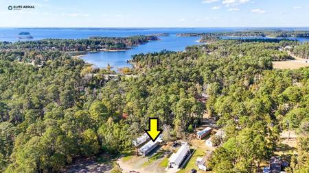 180 Robin Dr
