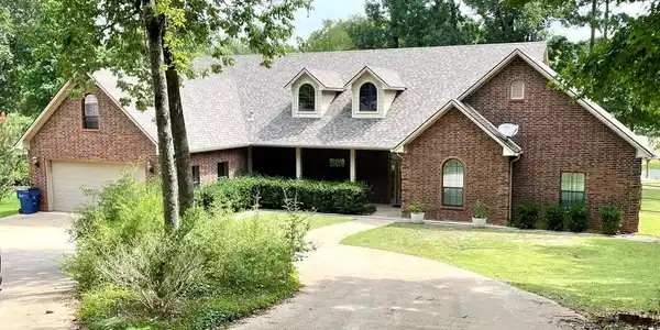 300 Shoreline Drive