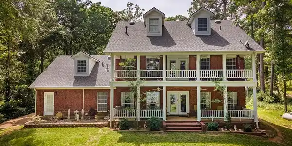590 Shoreline Drive