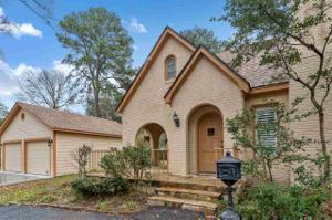1723 Lakeshore Dr