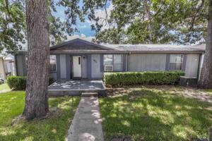 17203 Lakeside Dr