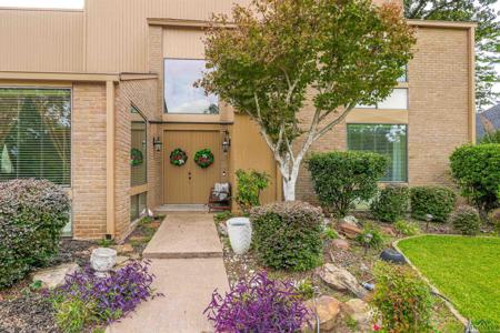 1403 Meandering Way