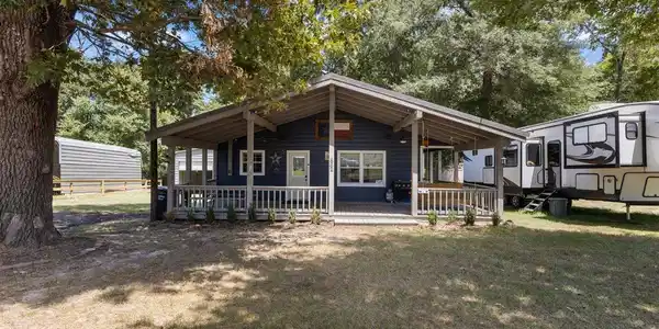862 Lakeview Dr.