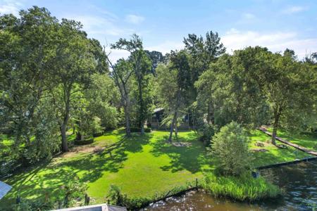 2109 E Lake