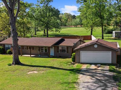 1641 W Lake Gladewater