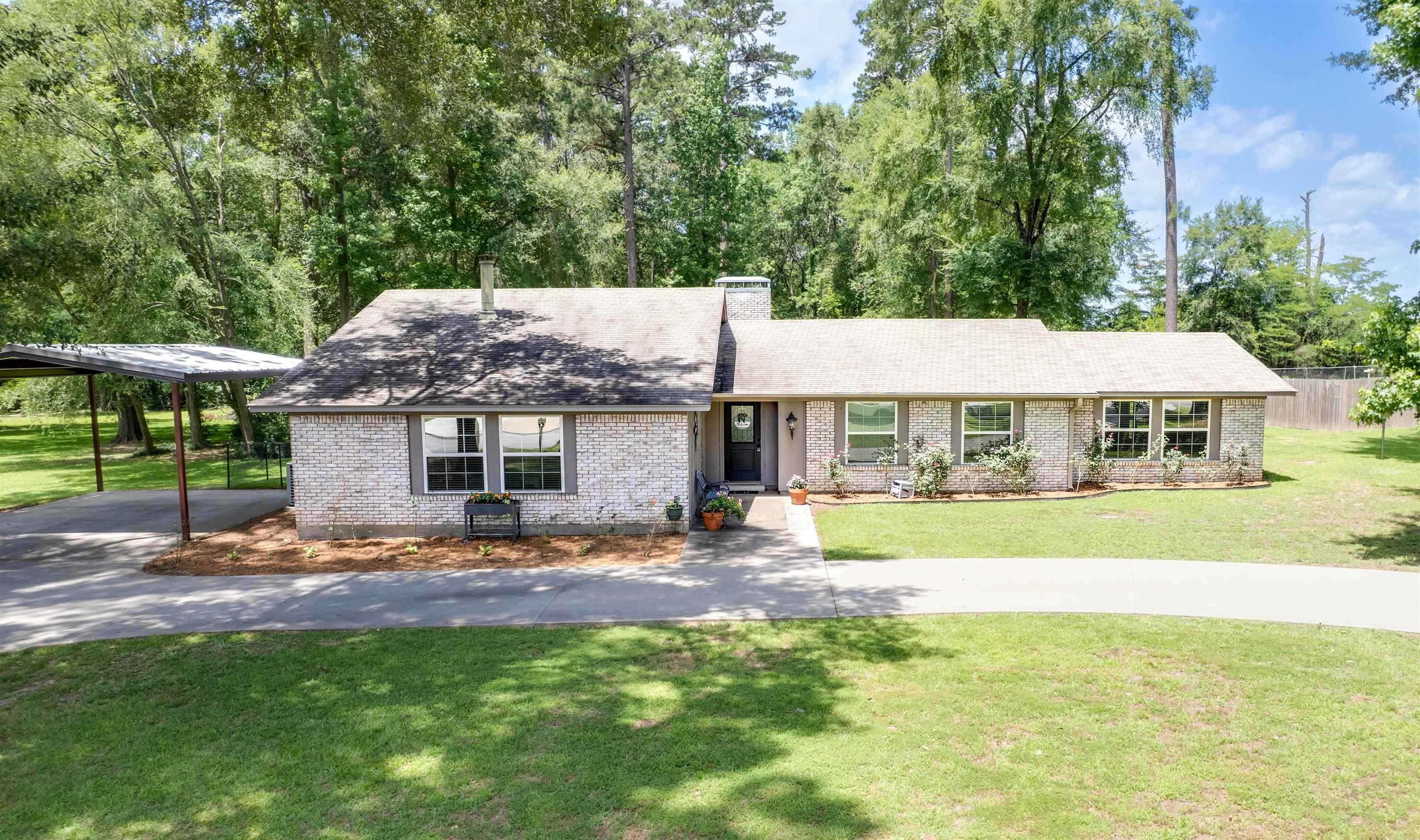 Image 0: Front house, Front of Home