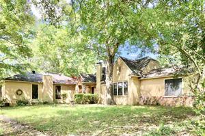 1804 Lakeshore Dr