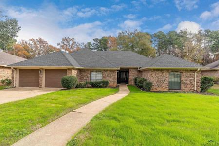 804 Pinegrove Ln