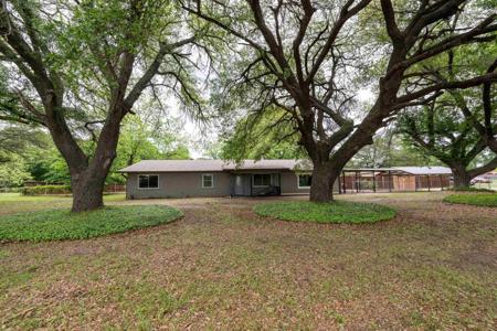 101 Bobolink Ln.