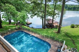 4121 LAKESHORE DR