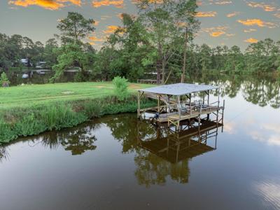301 W Lake Devernia
