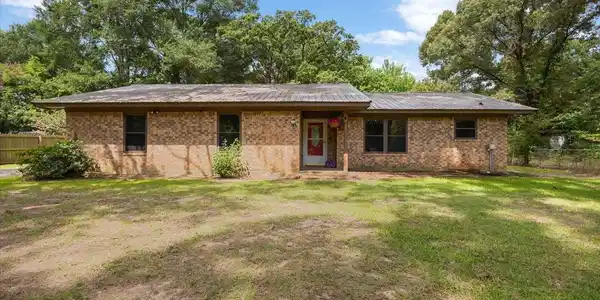 8189 Lakeside Drive