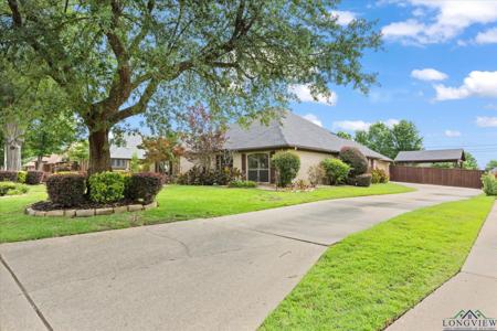 1312 Enchanted Ln
