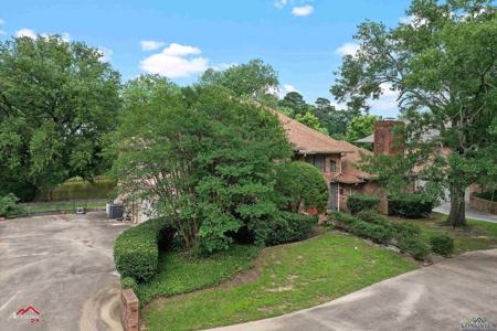 1502 Meandering Way
