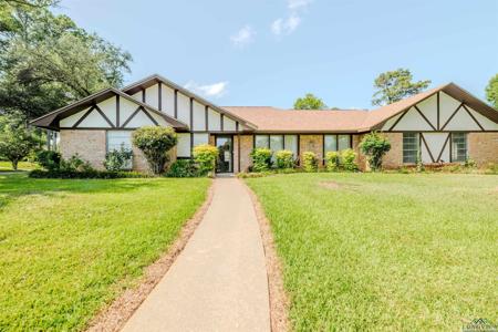 16 Ramblewood Drive