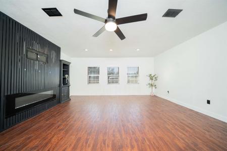 225 Joy Dr