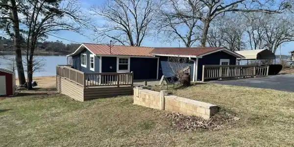839 Lakeview Dr