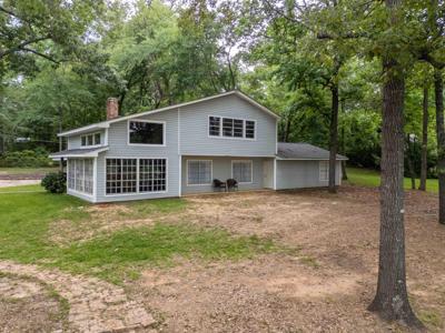 208 W Lake Devernia