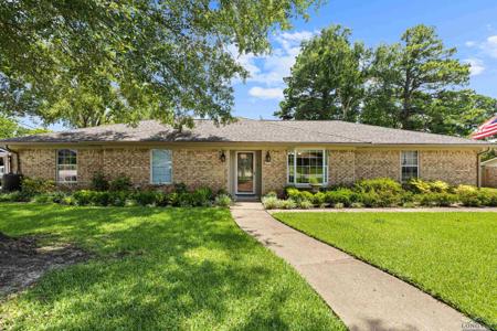 1617 Cindy Lou Ave
