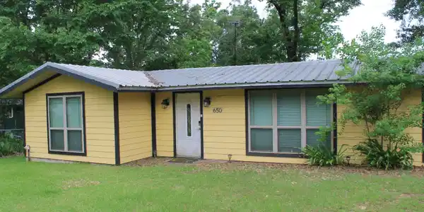 650 Crestwood Drive