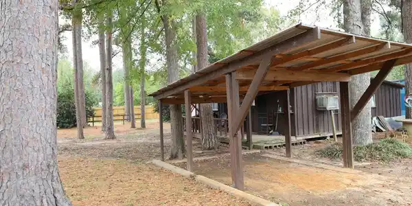 Image 3: Surrounding community, Community