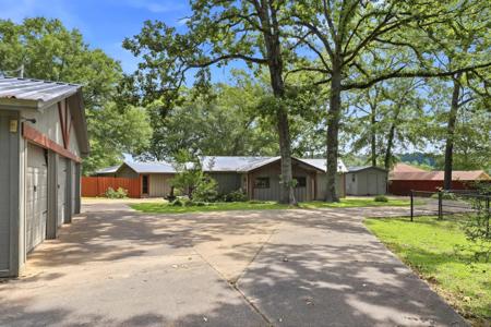 222 N Lake Dr
