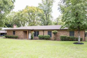 206 Delwood Dr.