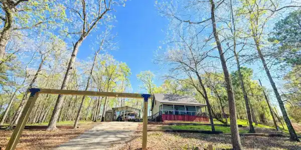 255 Lakeside Place