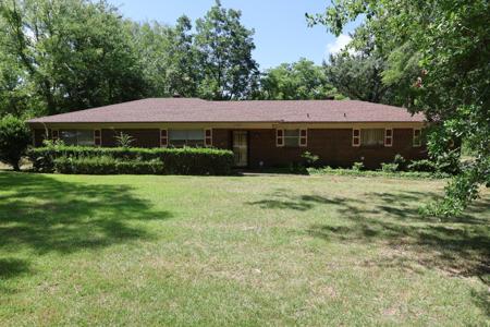 700 Hollybrook Dr