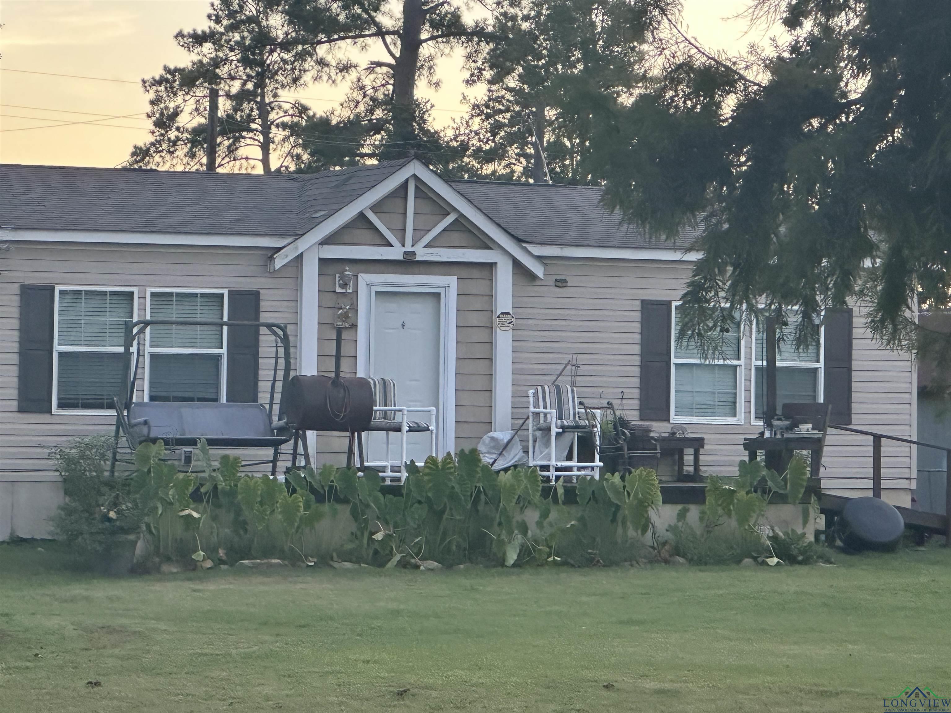 Image 1: Nice Front Porch