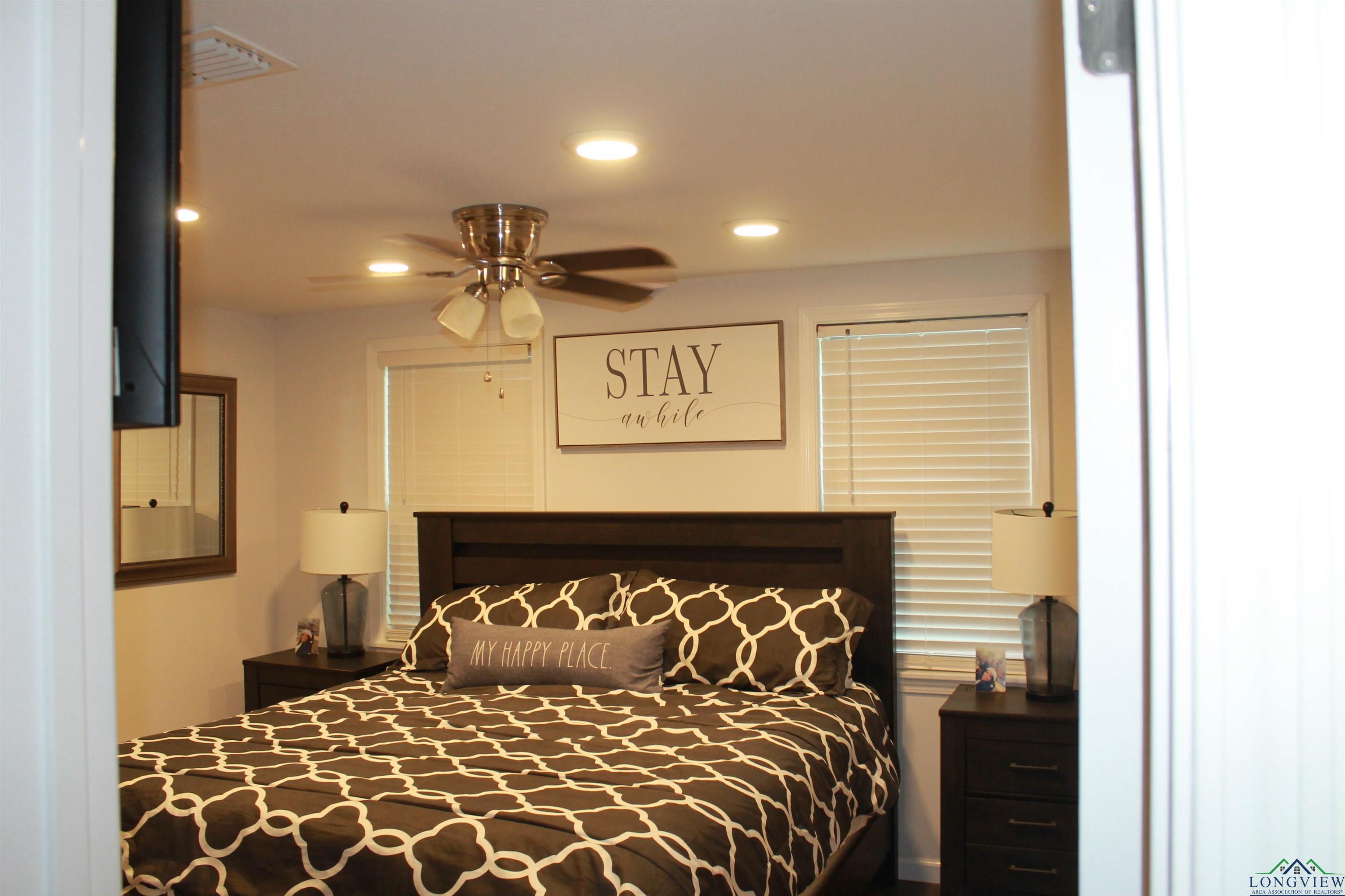 Image 3: Bedroom with recessed lighting, Bedroom