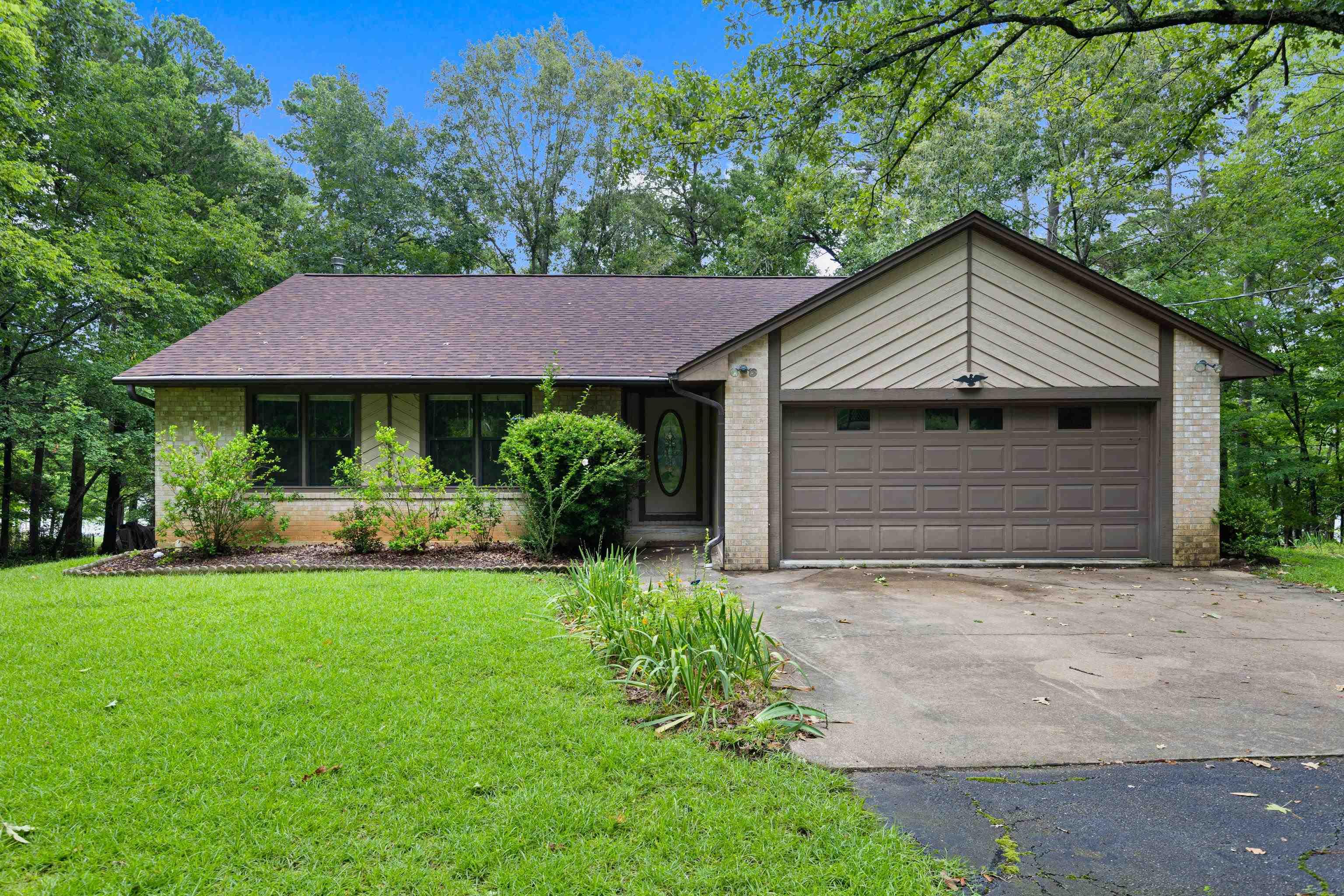 Image 0: Front house, Front Of Structure
