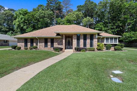 811 Pinegrove Lane