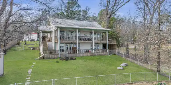 309 Beach Dr