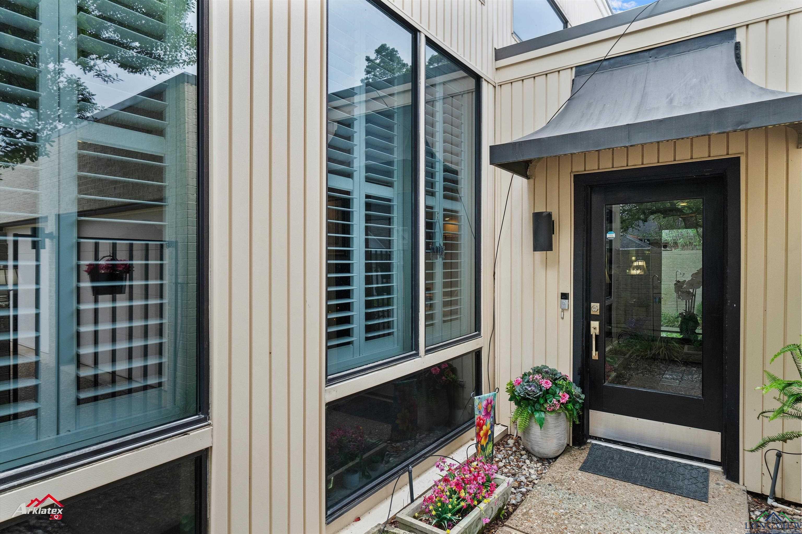 Image 0: View of property entrance, Entry