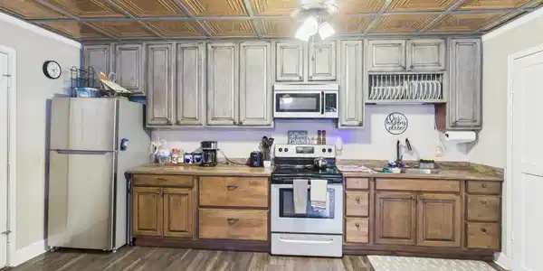 Image 2: Kitchen
