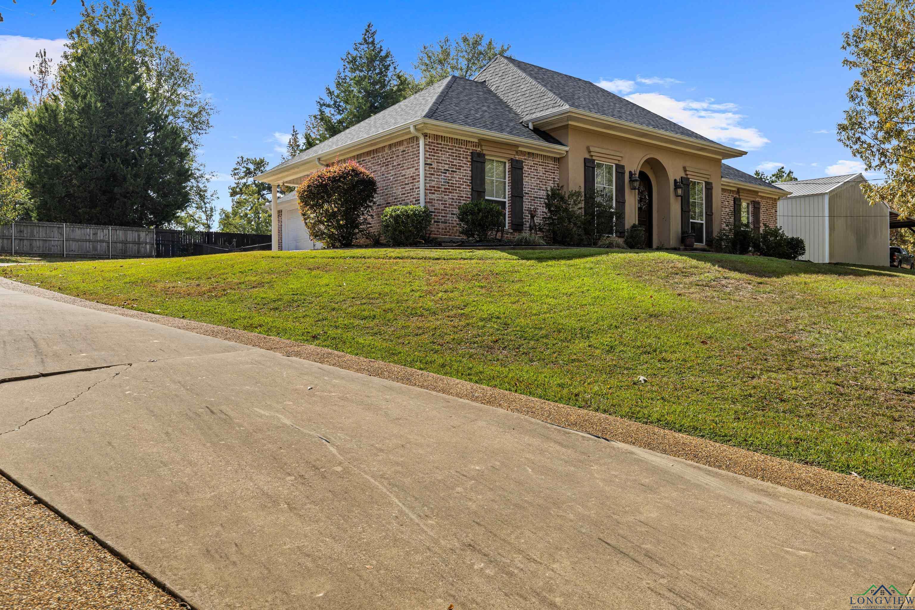 Image 3: Coming Up Drive