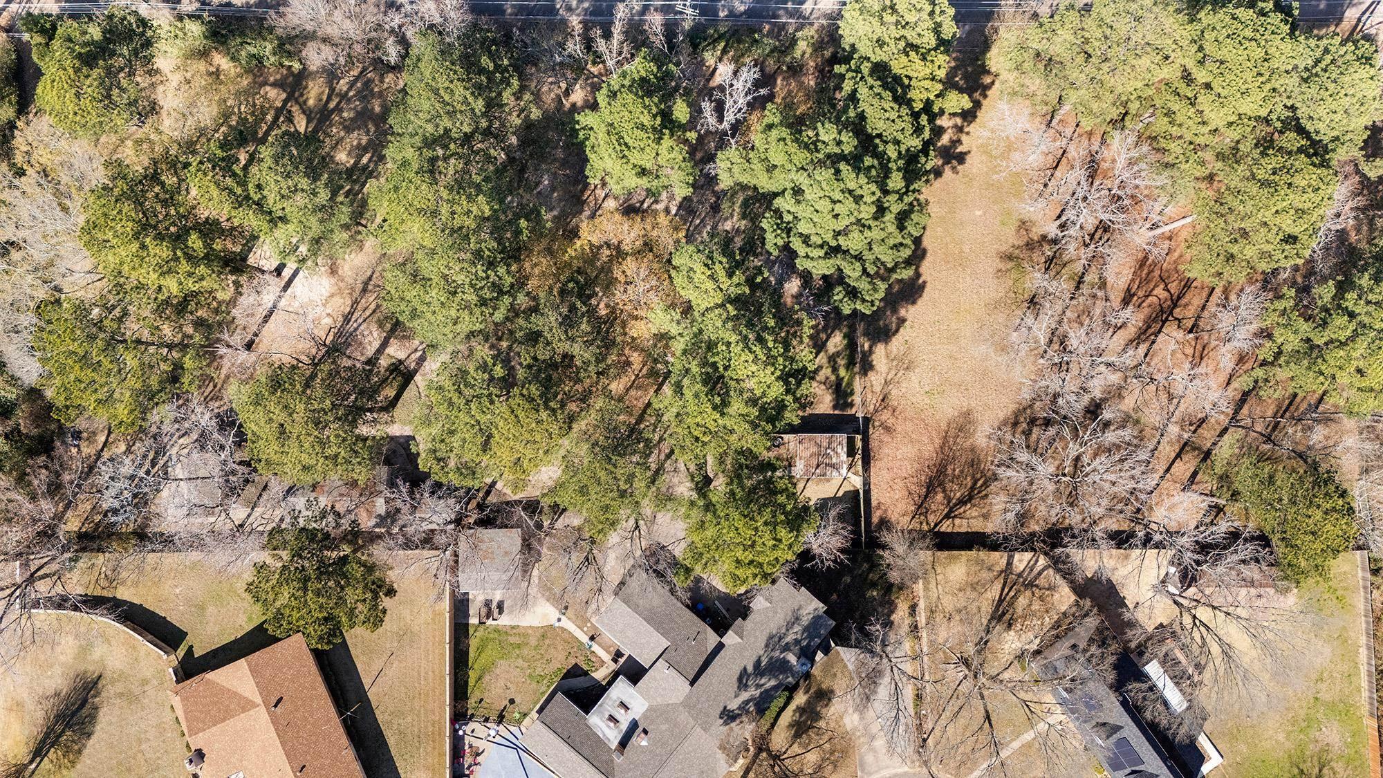 Image 1: Bird's eye view, Aerial View