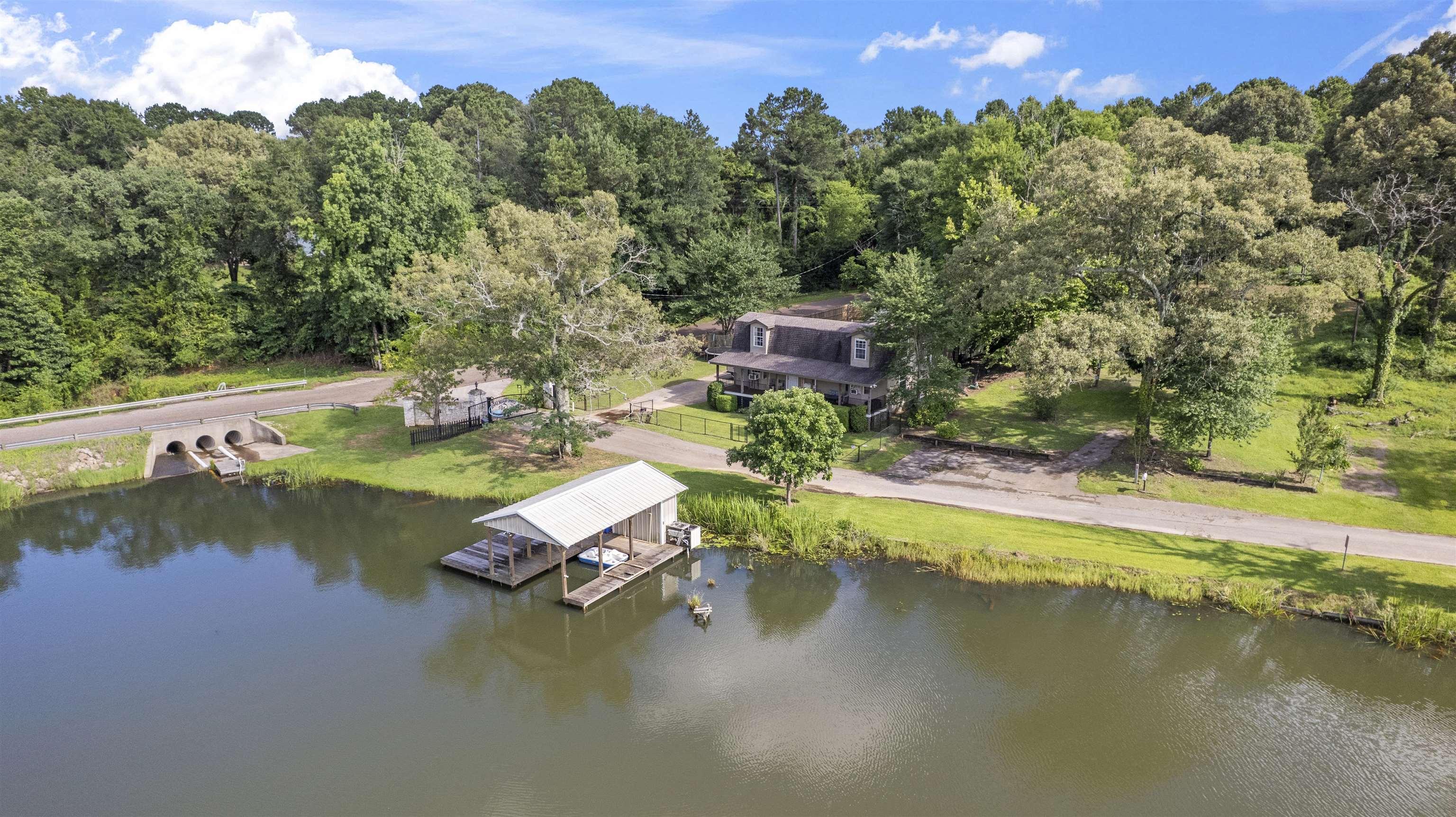 Image 3: Boatdock and pier Lake view