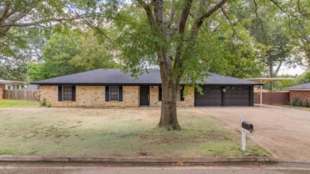 1902 Laney Dr