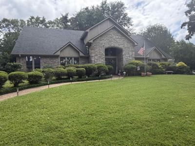 1208 Daffodil Lane
