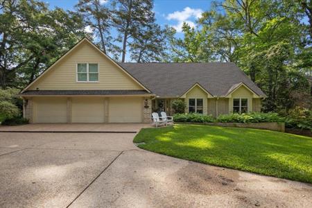 1623 TANGLEWOOD DR E