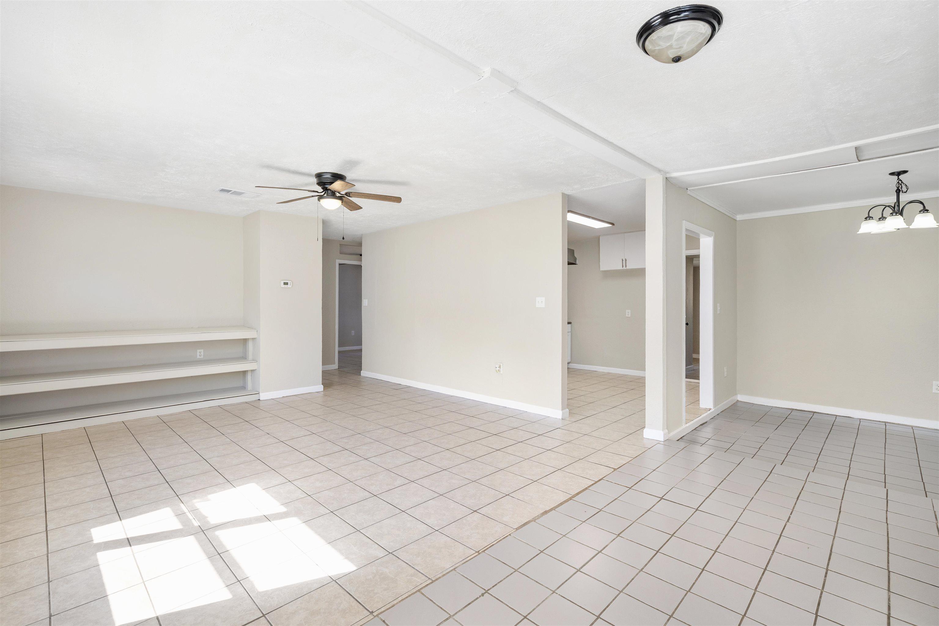 Image 3: Living Room