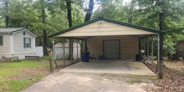 Image 2: Carport