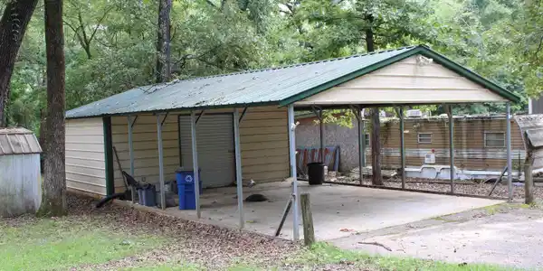 Image 3: Carport