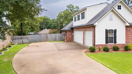 1208 Lesley Lane