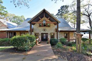 3021 E Lake Dr
